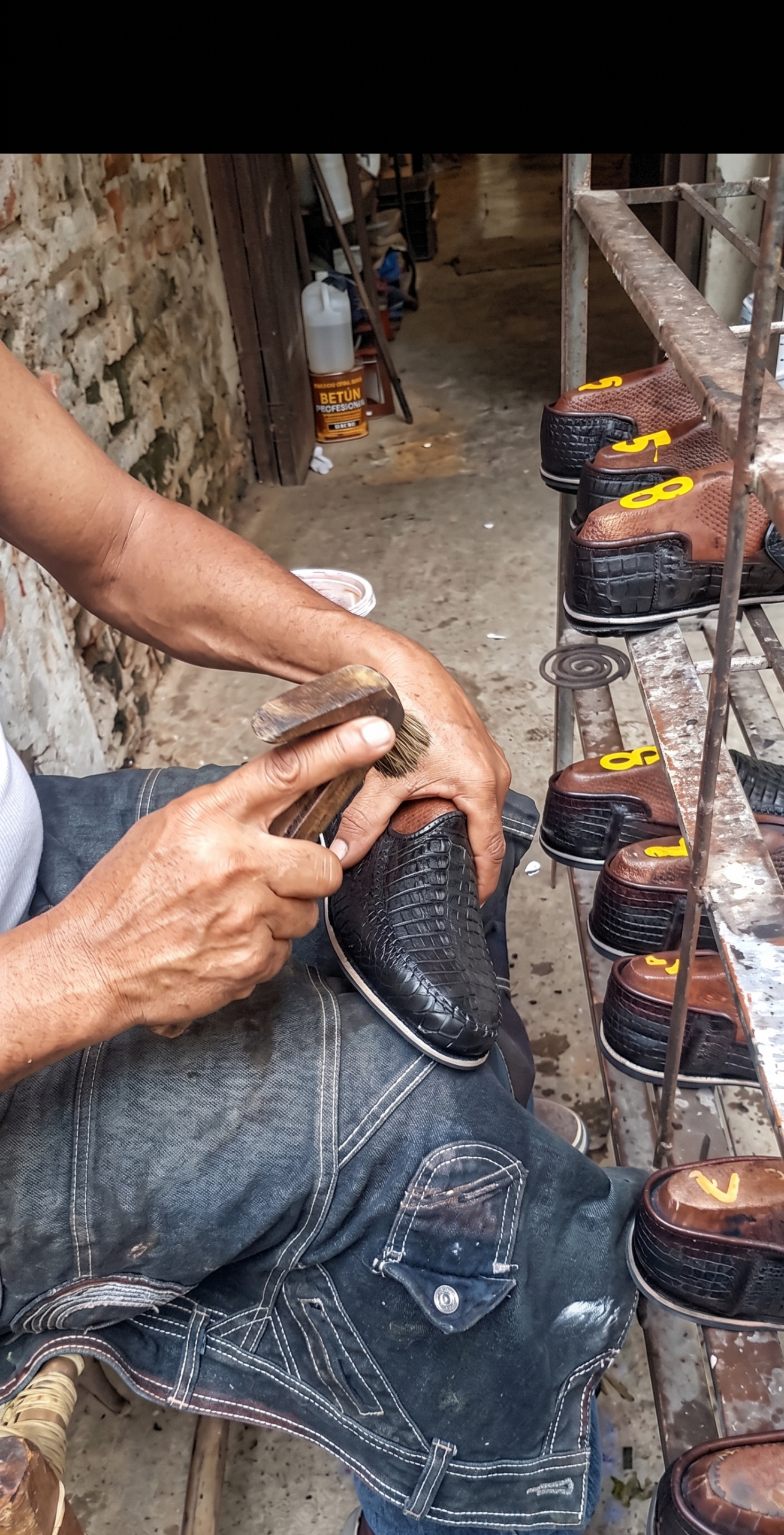 Handcrafted Mexican huaraches by Kwarachi